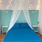 Petit Room, Habitacion