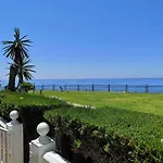 Bajo con terraza en primera línea de playa