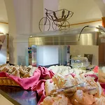 Hotel Roca Bella