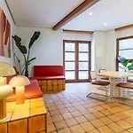 Apartup Market Square Deluxe