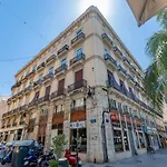 Apartup Market Square Deluxe