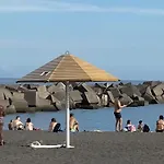 Stylish Apartement 2 Min To The Beach