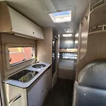 Autocaravana Para 6 Plazas Posibilidad De Moverse O Dormir