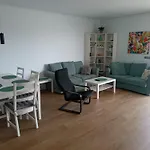 Moderni Byt S Vyhledem Na More Ve Meste Alcaidesa
