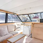 Barco Americano Sotogrande