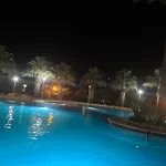 Apartamento En Bajo Con Jardin Y Patio En La Playa