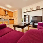 Click & Guest - Urban And Quiet House
