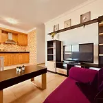 Click & Guest - Urban And Quiet House
