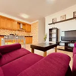 Click & Guest - Urban And Quiet House