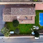Fantastic House With Jacuzzy Ideal For Families