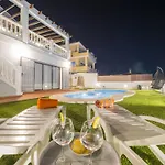 Cubo\'S Villa Gabriela
