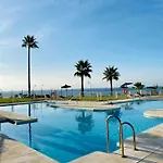 Sunshine Beach Front Complex, Wifi, Modern