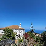 Corral de Payo Casita Blanca