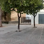 Casa amurallada MNueLa , wifi, garage opcional