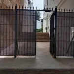 Casa amurallada MNueLa , wifi, garage opcional