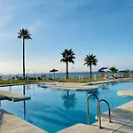 Sunshine Beach Front Complex, Wifi, Modern