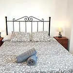 Casa Jose Comares -Beautiful Village House- Jacuzzi Included-Views-Bbq-Aircon-Wifi