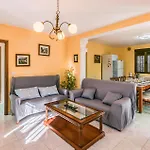 Nice Home In Alcala La Real With Kitchen