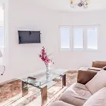 Cozy Apartment In Calahonda With Swimming Pool