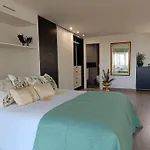 Spacious Studio By The University