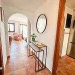 Ann001 Bright Two Bedroom Townhouse