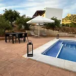 Casa Caraza. Un Olivar Con Vistas Al Castillo De Juego De Tronos