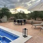 Casa Caraza. Un Olivar Con Vistas Al Castillo De Juego De Tronos
