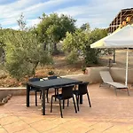 Casa Caraza. Un Olivar Con Vistas Al Castillo De Juego De Tronos