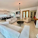 Villa Carrera
