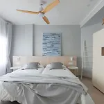 Elegant 2 Bedrooms Flat 5 Minutes From The Sea & Free Parking