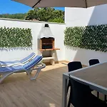 Apartamentos Ezaro Beach