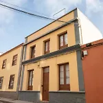 Casa Del Siglo XX Reformada En La Laguna