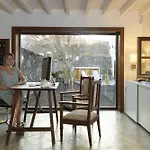La Casa Del Medianero