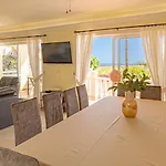 Villa Victoria With Heated Pool