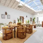 Rincon Botanico Studio - Shared Pool - Central Island Location - 10 Mins Drive To Famara And La Santa
