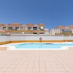 Apto Con Piscina En La Zona De Castillo