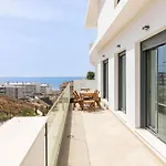 Middle Views Luxury Sea Escape