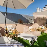 Penthouse With Private Terrace & Pool Access