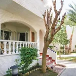 Cozy Home In Gran Alacant With Kitchen