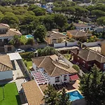 Lovely Home In Chiclana De La Fronter With Wifi