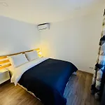 La Casa De Abajo