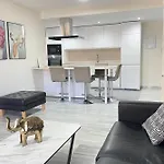 fuengirola centro con gratis parking privado con gran terraza cerca playa