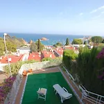 Lets Holidays Sailor House With Sea Views