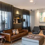 Up Rooms Vic Hotel