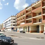Bonito Atico con aire acondicionado,piscina comunitaria, Parking y WIFI