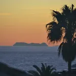 Casa Luz Del Faro Bed & Breakfast
