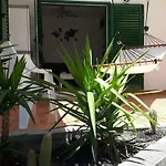 New Central Town Bungalow Wifi Netflix
