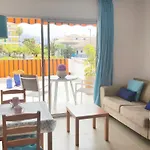 Bonito estudio con soleada terraza y WIFI gratis By TheOceanRentals