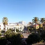 Casa Pepa- Vistas a histórica y céntrica plaza
