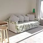New Deluxe Stunned Seaview 2 Bed Apt